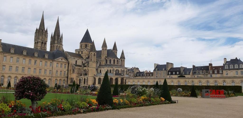 Appartement Lumineux Idealement Situe A Proximite De Musees Equipements Sportifs Salle De Spectacle Commerces Caen Zewnętrze zdjęcie